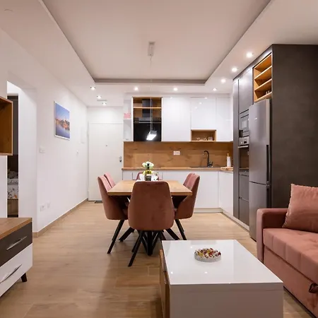 Luxury Giovanni Ii Apartment